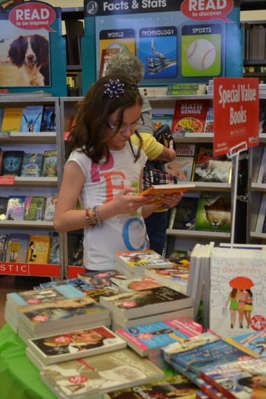 Book Fair Candids 003